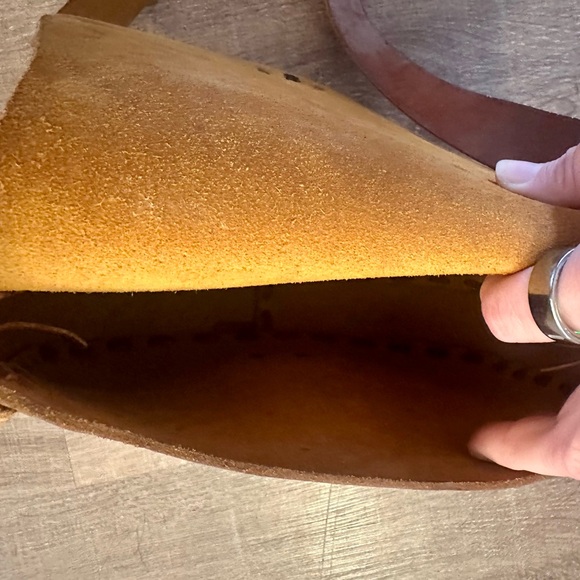 Elegant Hand Tooled Brown Leather Women’s  Bag - Picture 4 of 5